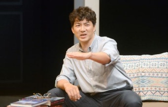 표정으로 열연 중인 송일국