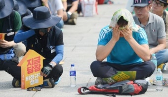 폭염 속 투쟁 이어가는 민주노총