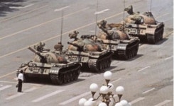 [더피플피디아] 중국 민중은 ‘5월 35일’을 잊지 않았다… 천안문의 군자 류샤오보