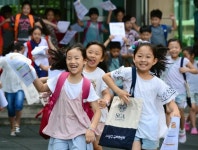 웃음꽃 만개한 아이들 아싸 여름방학이다!