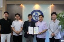 부산 늘빛교회, 고신대에 발전기금 전달