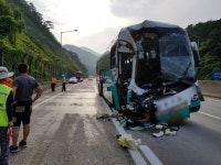 중앙고속도 단양 나들목 인근 버스 추돌