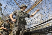 빈틈 없도록 꼼꼼히...한치의 흐트러짐 없는 중동부전선 초병들