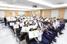 서울척병원, 직원과 환자를 위한 ‘국내 유일 원단직조’ 병원유니폼 제작