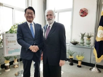 대북대화파 로버트 갈루치 회장 국회 방문하더니 “북핵문제 결국은 대화로 풀어야”