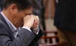 계속되는 회의에 지친 한국애견연맹 관계자