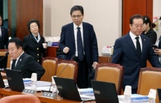 국정감사 복귀하는 자유한국당 의원들