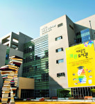 마포구, 노른자위 땅에  서울 자치구 중 최대  도서관을 세웠다
