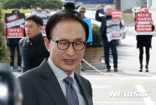 발끈한 이명박 “우리집 가훈은 ‘정직’이다” 재조명
