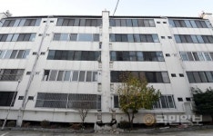[포토]가운데가 내려앉은 아파트