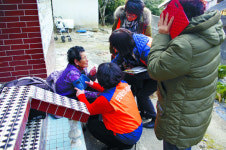 지진 트라우마에 빠진 포항… “큰 소리만 나도 철렁”