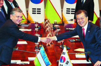 文 대통령, 우즈벡 대통령과 정상회담… 3년간 5억 달러 규모 차관 지원키로