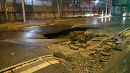 대전 효동 상수도관 파열… 땅꺼짐으로 일부 도로 통제