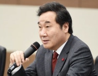 李총리 “달구지 시대 기자들, 자동차가 어디 고장났는지 몰라”