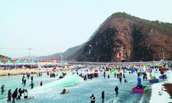 빙글빙글… 안동 암산얼음축제 4년 만에 개장