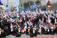 태극기 들고 독립만세 외친 3·1절… 서울 곳곳 ‘태극기집회’