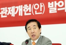 김성태 “전자결재는 인터넷뱅킹에나… 개헌에 예의가 없다”
