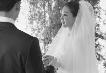최지우, 웨딩 사진 공개… 아름다운 신부와 늠름한 신랑