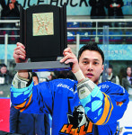 캡틴 김원중, 역시 ‘일본 킬러’… 아이스하키 亞리그 3연속 챔프