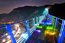 원주 명물 소금산 출렁다리 밤에도 건넌다