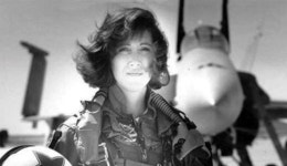 “진짜 천사” 승객들 안아주는 엔진 폭발 女조종사 감동 사진