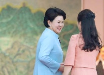 사진으로 보는 만찬장서 시종일관 ‘유쾌한 정숙씨’