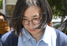 3년5개월 만에 다시 포토라인 선 조현아… 한진家는 압수수색