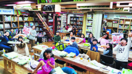 예배당이 도서관으로… 책으로 만든 작은 천국 