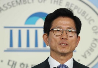김문수 “안철수 왜 나한테는 양보 안해” 김영환 “나라 사랑하면 먼저 양보”