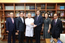 청주 오창교회, 서울 대광교회 실로암안과병원에 개안수술비 전달