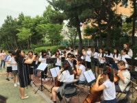 인천공항 인근 삼목초 등굣길 작은 음악회 눈길