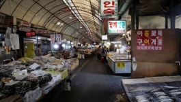 폭염으로 한산해진 전통시장