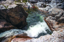 원시림 숨은 계곡 물길 따라 걷다보면 폭염 피로 저만치