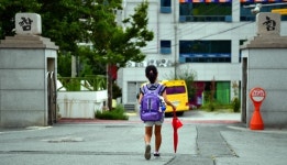 초등 저학년도 ‘오후 3시 하교’ 추진… “돌봄공백 최소” vs “근본적 대책 아냐”