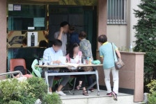 “비오는데 들어가라고?” 불안감에 떨고 있는 가산동 주민들 입주거부