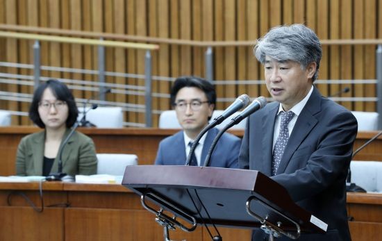 불참 갈등 속 헌재 체제 복원을 위한 청문회 일정 맞불붙다