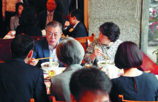 文 대통령, 대중식당 찾아 평양주민들 직접 만난다
