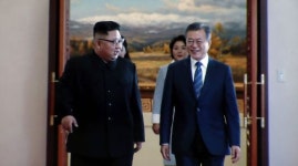 "앞으로 나가십시다" 2일차 회담 입장