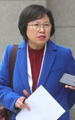 모친상 당한 김현 전 의원 평양에서 급거 귀경…육로 통해 돌아와 | 포토뉴스