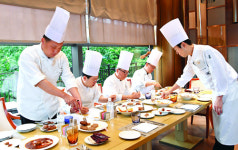 [And 컨슈머리포트] 잘 팔리는 이유가 있었네… CJ ‘고메 함박’ 셰프 입맛 사로잡아