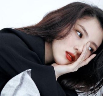 송혜교 닮은꼴에 김태희 후배, 요즘 제일 ‘핫’한 배우 한소희