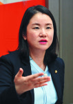 [단독] 첫 국회의원 출산휴가 신보라 의원 “본회의장에 아기 데려갈 수 있는 법 통과돼야”