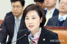 유은혜 부총리, 원격 영상수업에 ‘1일 진로교사’로