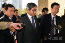 [포토] 김명수 대법원장 ‘묵묵부답’