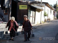 “어려운 사람들이 어려운 사람들을 돕는다” 연탄은행에 답지하는 작은 도움들