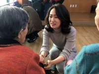 날이 춥죠? 어르신들 말 벗 되어준 김수민 의원