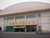 포항 지진으로 체육관에 사는 주민에게 지진은 아직도 진행형