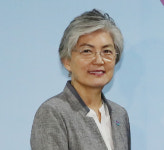 강경화 장관이 제시한 美 상응조치, 종전선언·인도적지원·상설대화채널