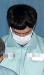 고개 푹 숙인 배우 손승원, 무면허음주운전 첫 공판