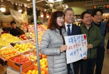 문 대통령 ‘대구 칠성시장 과일 품질 좋습니다’